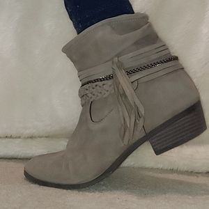 Womens (US size 6) grey ankle 9